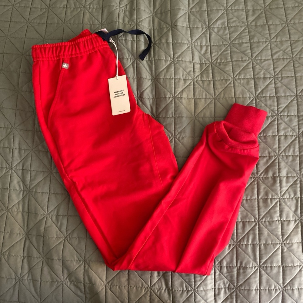 Figs  Red scrubs